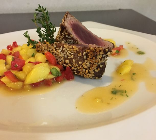 Thunfisch Sesamkruste Mangosalat - Bräustüble Restaurant